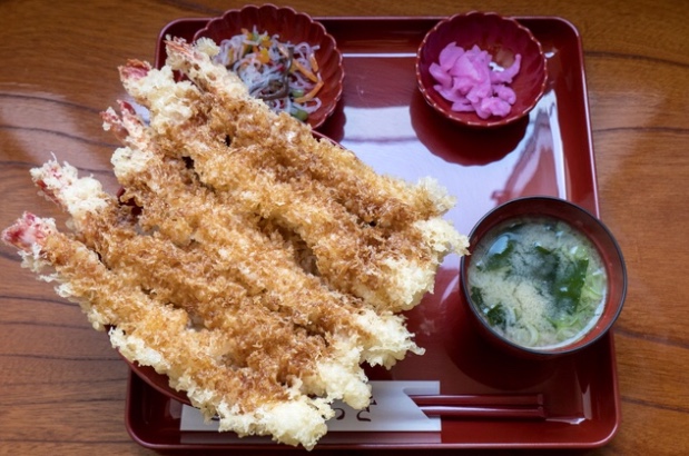 いわき 長沼町のボリューム満点の特大のえび天がのった赤字丼 日頃の生活からゆる日記