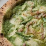 【イルコーヴォ】美瑛の木々に囲まれた一軒家レストラン！季節限定のアスパラのピザはソースからアスパラにこだわった絶品ピザ！