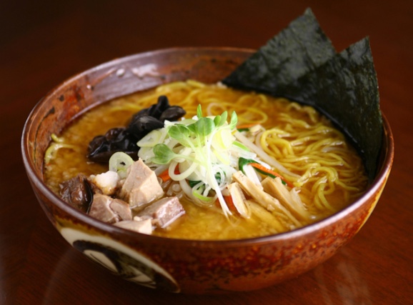 麺処白樺山荘 札幌ら めん共和国店 イチオシの 絶品ラーメン続々登場 王道 札幌みそラーメン 対決 のテレビ番組内で紹介 ゆで卵が無料で食べられる超お得なサービス 2種類のブレンドした味噌ラーメンが一番人気 日頃の生活からゆる日記