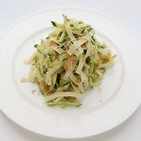 北豆印商店の豆葉と野菜の中華風サラダ 660円