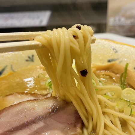 札幌Fuji屋の味噌ラーメン 900円（税込）麺アップ